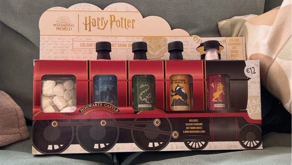 Colour changing hot drinks gift set