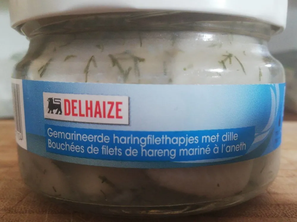 Bouchées de filets de hareng mariné à l'aneth