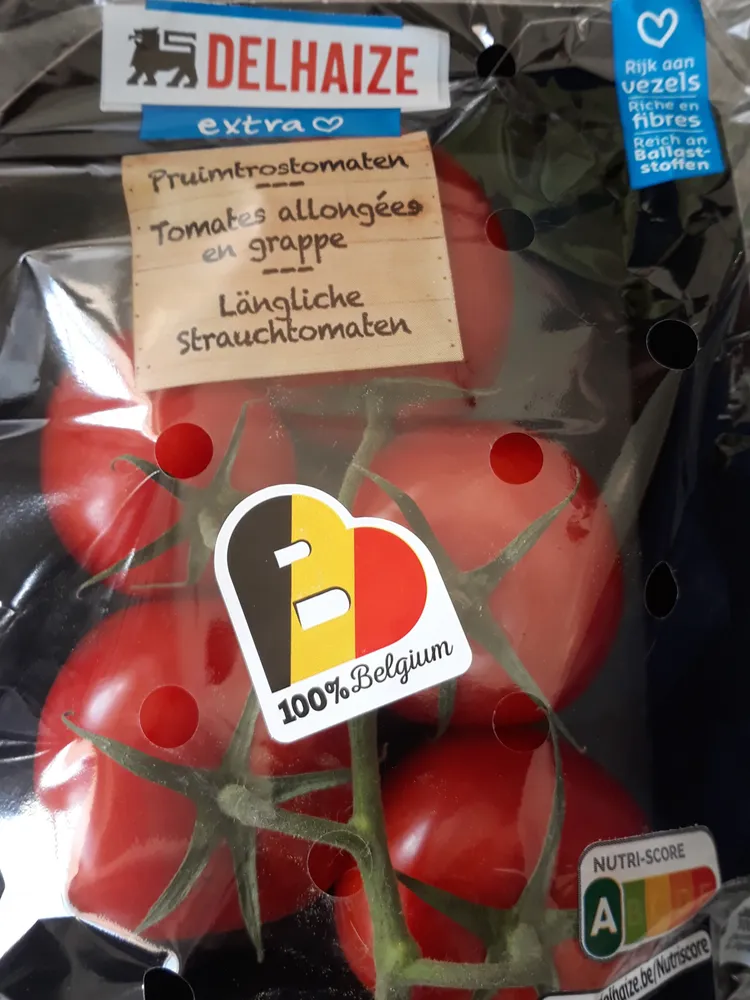Tomates allongées en grappe