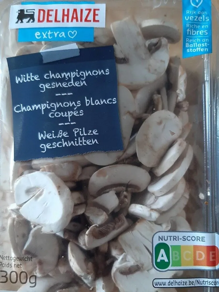 Witte champignons gesneden
