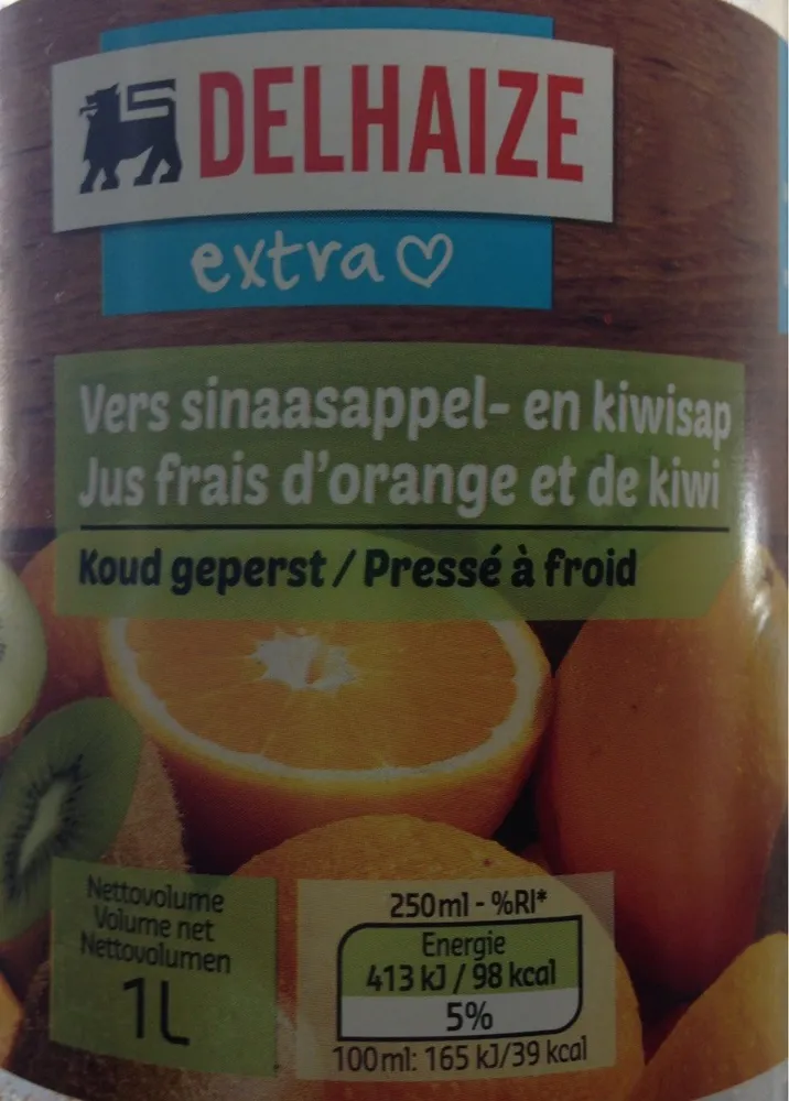 Jus frais d'orange et de kiwi