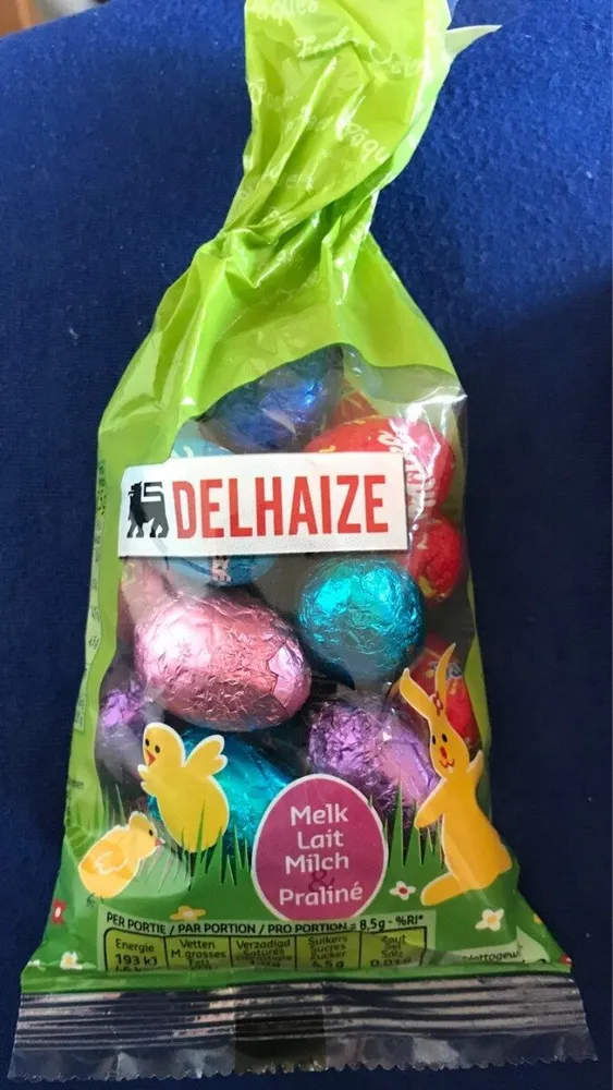 Oeufs en chocolat au lait fourré au praliné