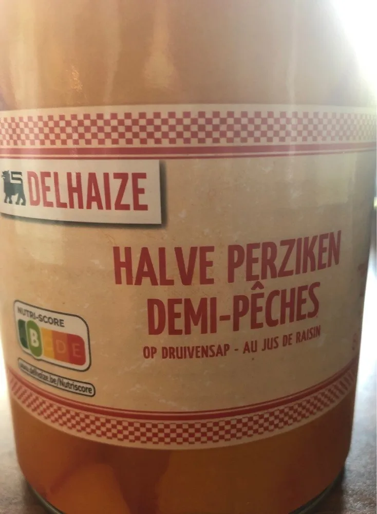 Demi-Peches au jus de raisin