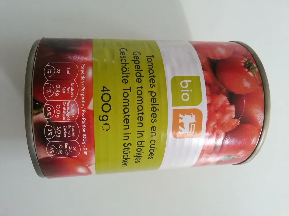 Tomates pelées en cube