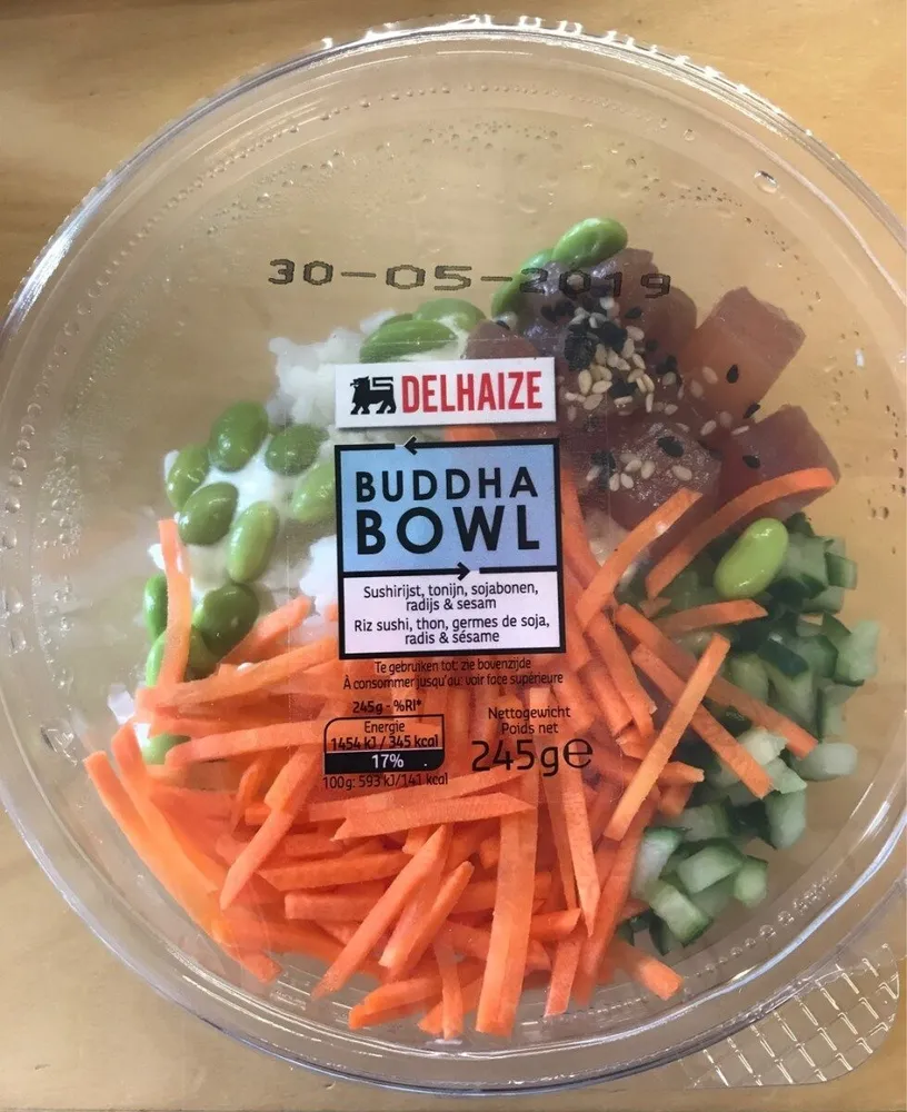 Buddha Bowl - riz sushi, thon, germes de soja, radis et sésame
