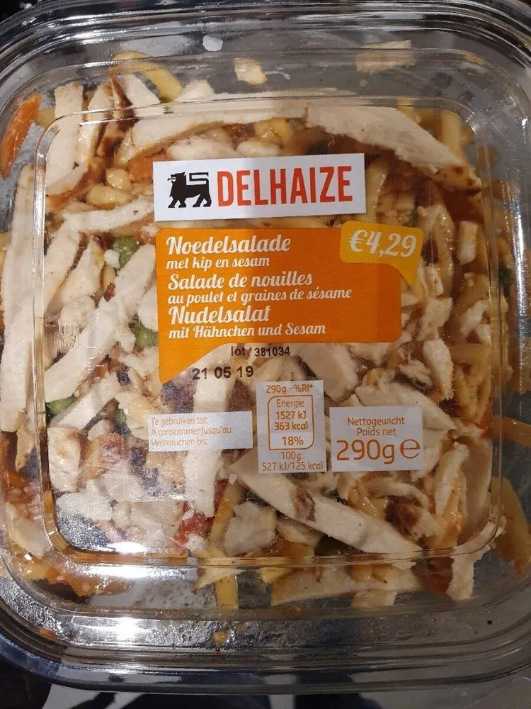 Salade de nouilles au poulet et graines de sésame