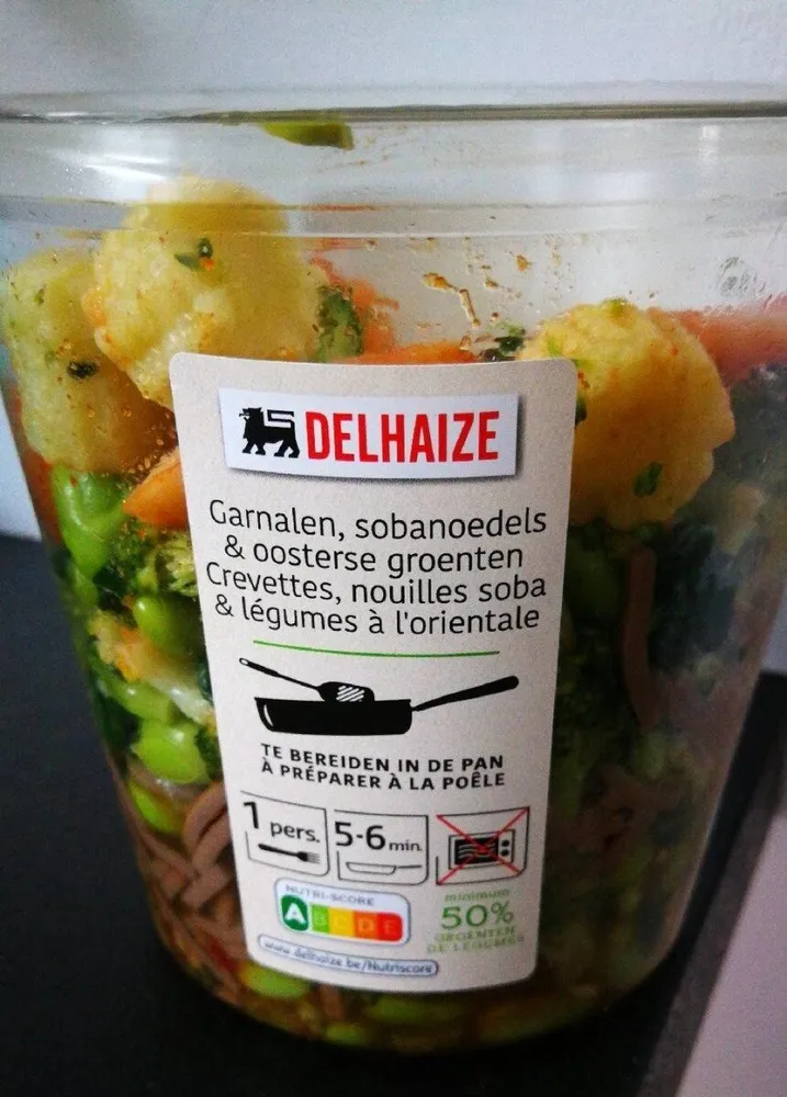 Crevettes, nouilles soba et légumes à l'orientale