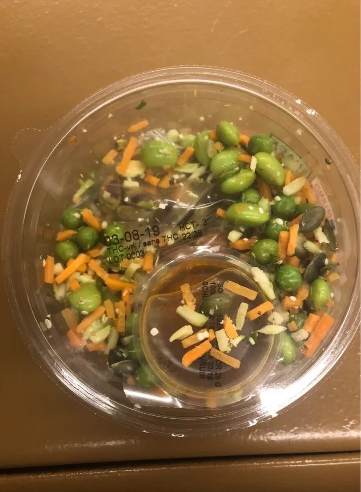 Salade légumes quinoa fruit a coque