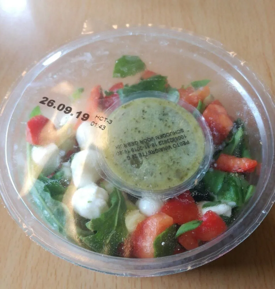 Snack Salad Mozzarella Pesto