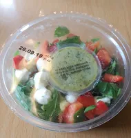 Snack Salad Mozzarella Pesto