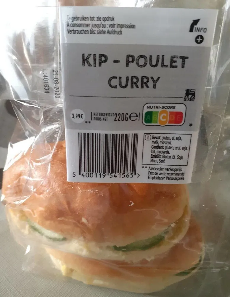 Sandwich met kip en kerriesaus