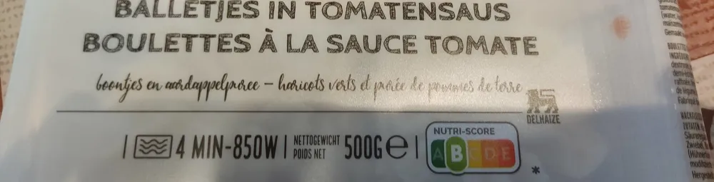 Boulettes à la sauce tomate haricots verts et purée