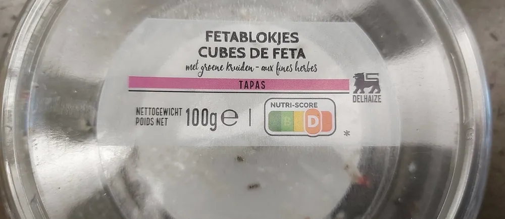 Cubes de feta aux fines herbes