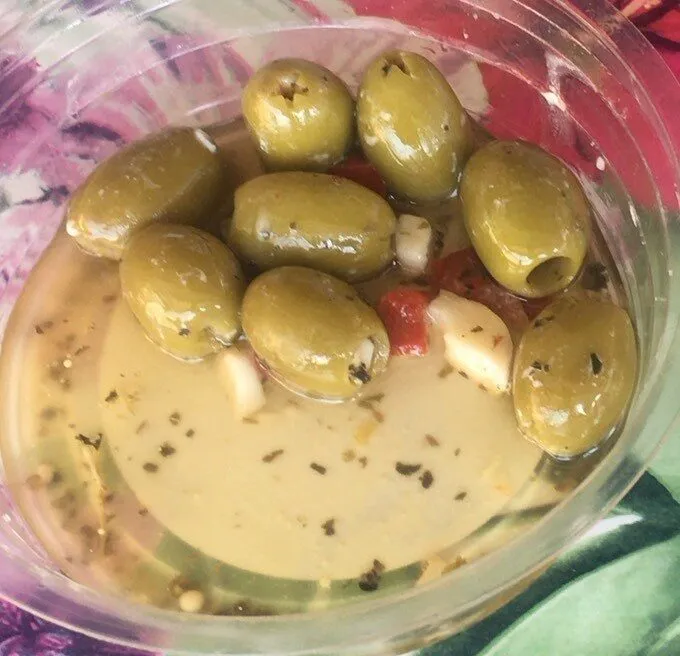 Olive verte denoyauter au noyaux