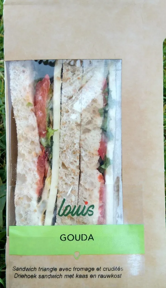 Sandwich Triangle avec fromage et crudités