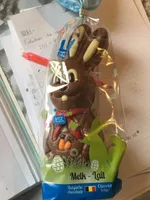 Figurine en chocolat au lait décorée