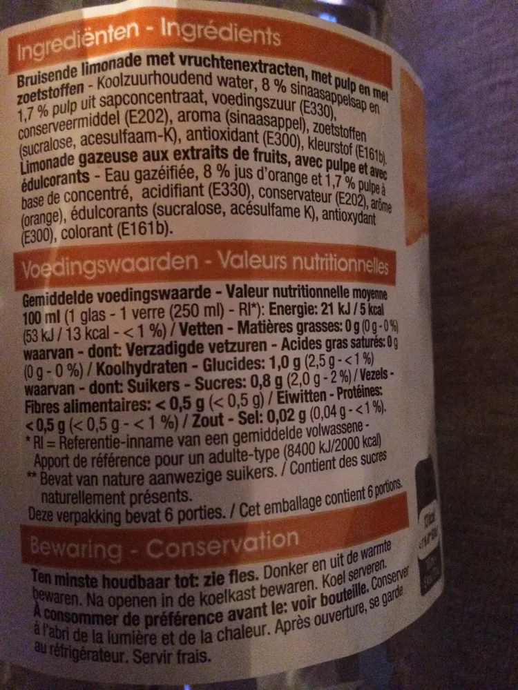 Bruisende limonade met vruchtenextracten
