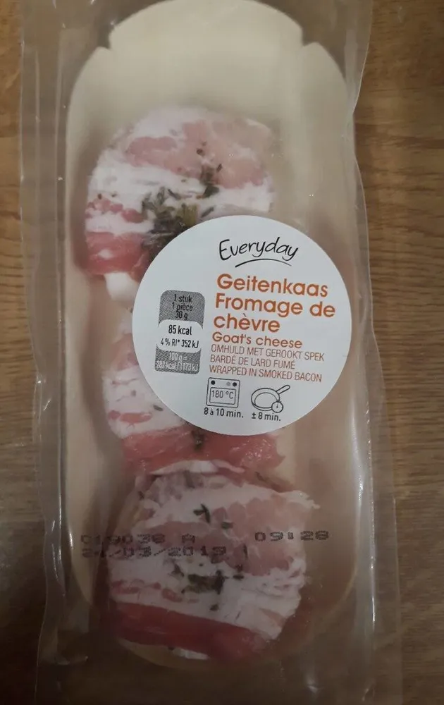 Fromage de chèvre bardé de lard fumé
