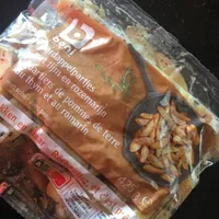 Quartiers de pommes de terre au thym et au romarin
