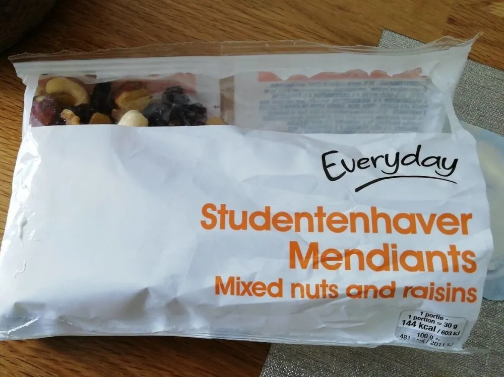 Mixed nuts and raisins