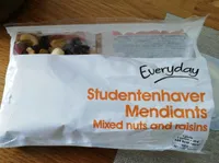 Mixed nuts and raisins