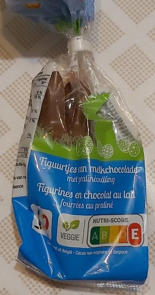 Figurines en chocolat au lait fourrées au praliné