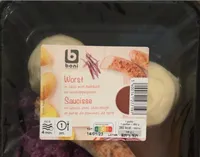 Saucisse en sauce avec chou rouge et purée de pommes de terre