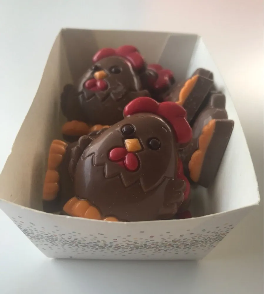Poules de Pâques en chocolat au lait