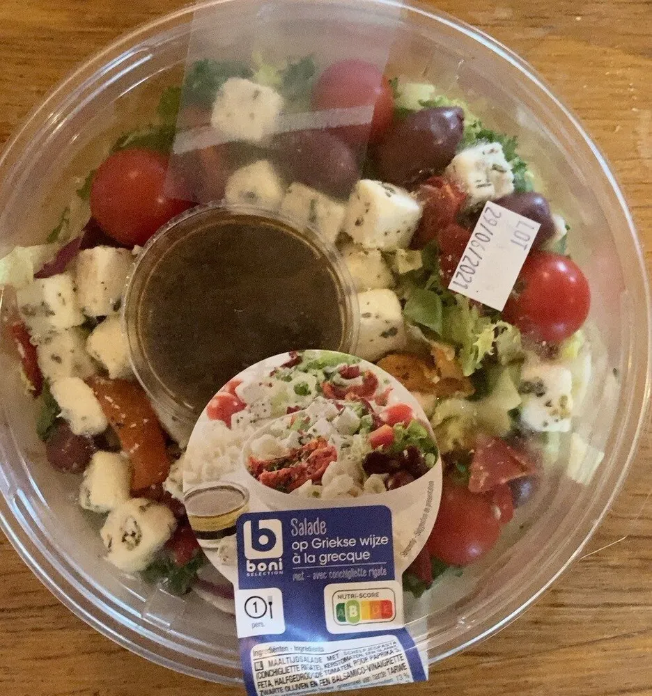 Salade à la grecque avec conchigliette rigate