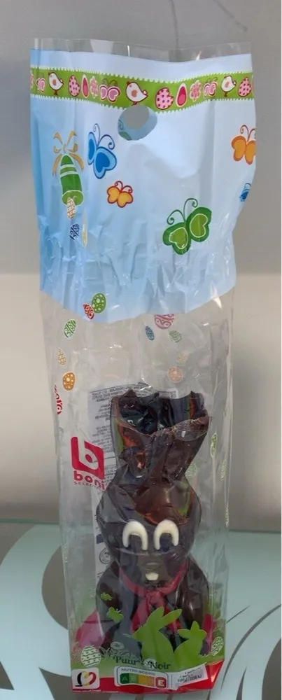 Figurine en chocolat noir décoré