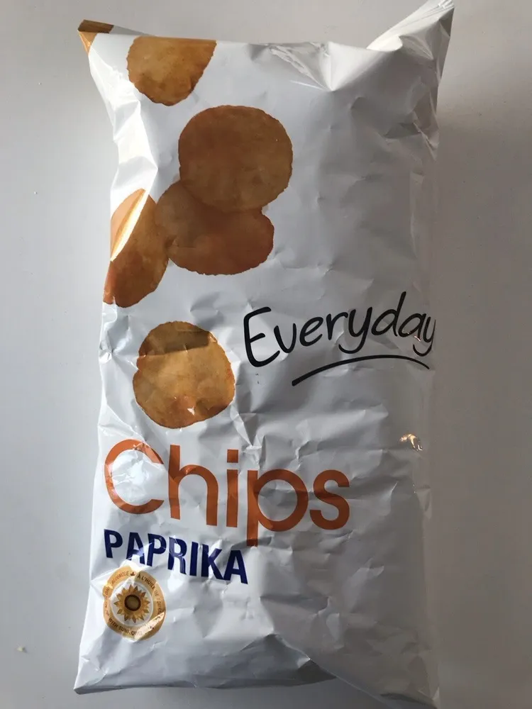 Paprika-flavoured potato crisps