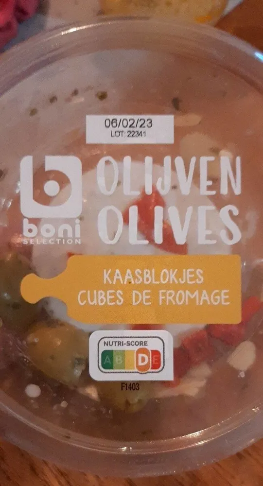Olives et cubes de fromage