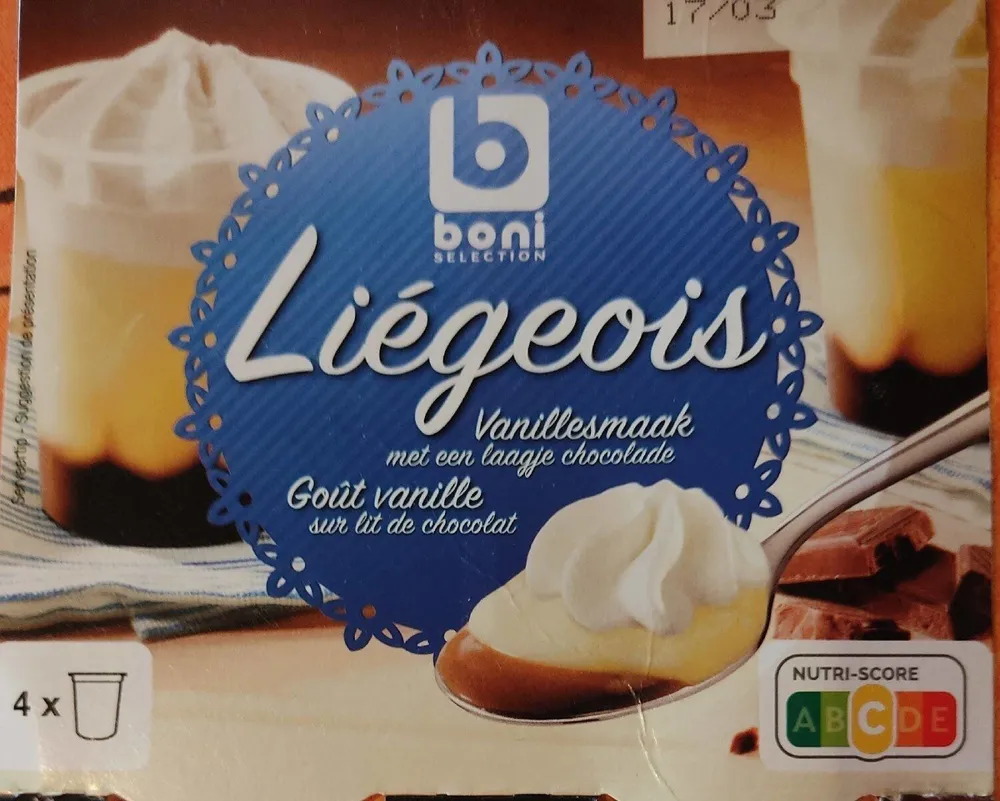 Liégeois goût vanille sur lit de chocolat