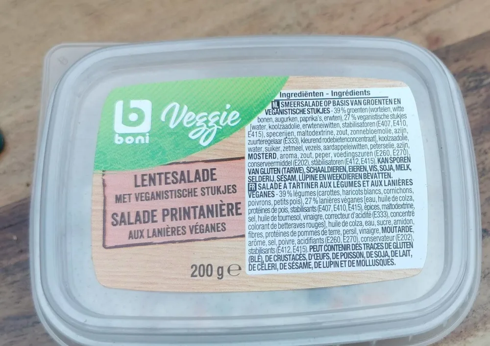 Salade printanière aux lanières veganes