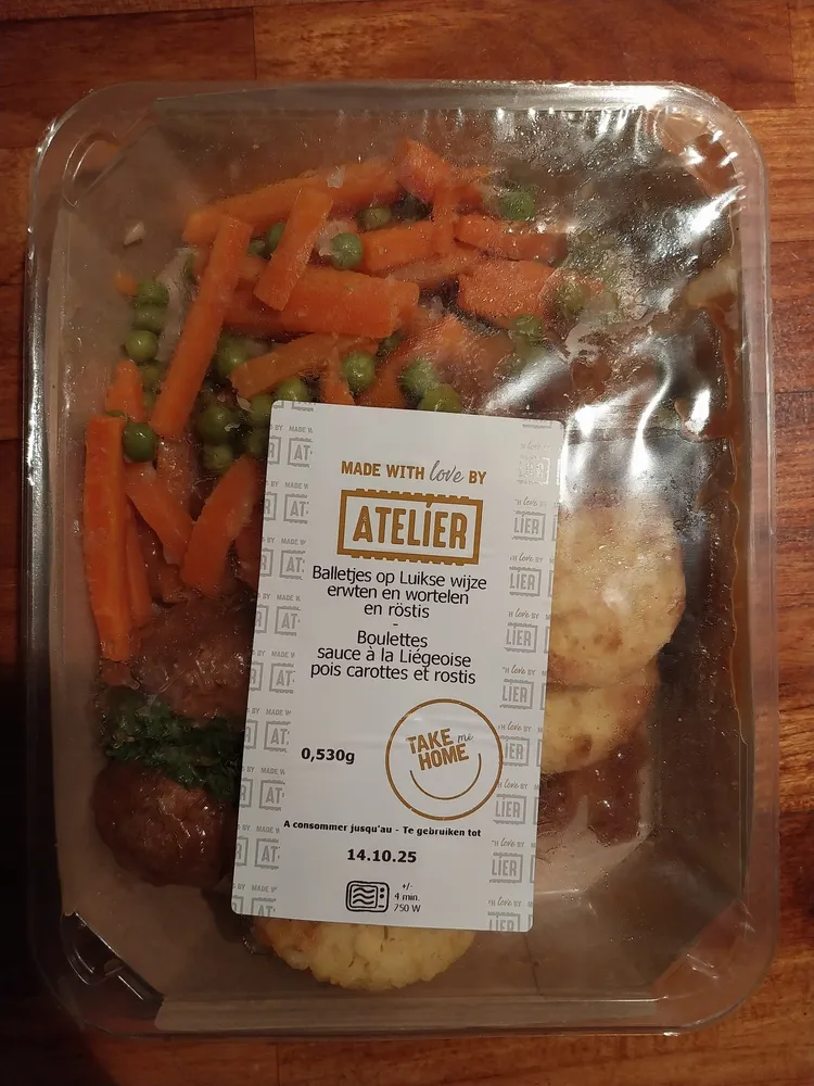 Boulettes sauce à la liégeoise pois carottes et rostis