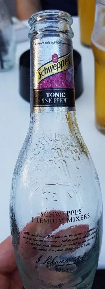 Schweppes Prem. Tonic Pink Pepper 20 CL Fles