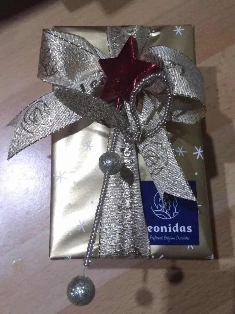Ballotin de Pralines Leonidas Decore
