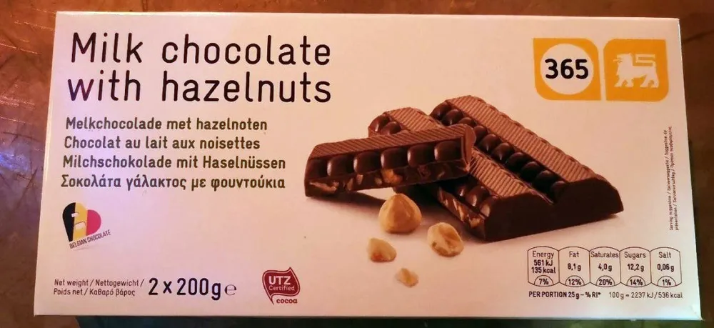 Chocolat au lait avec noisettes