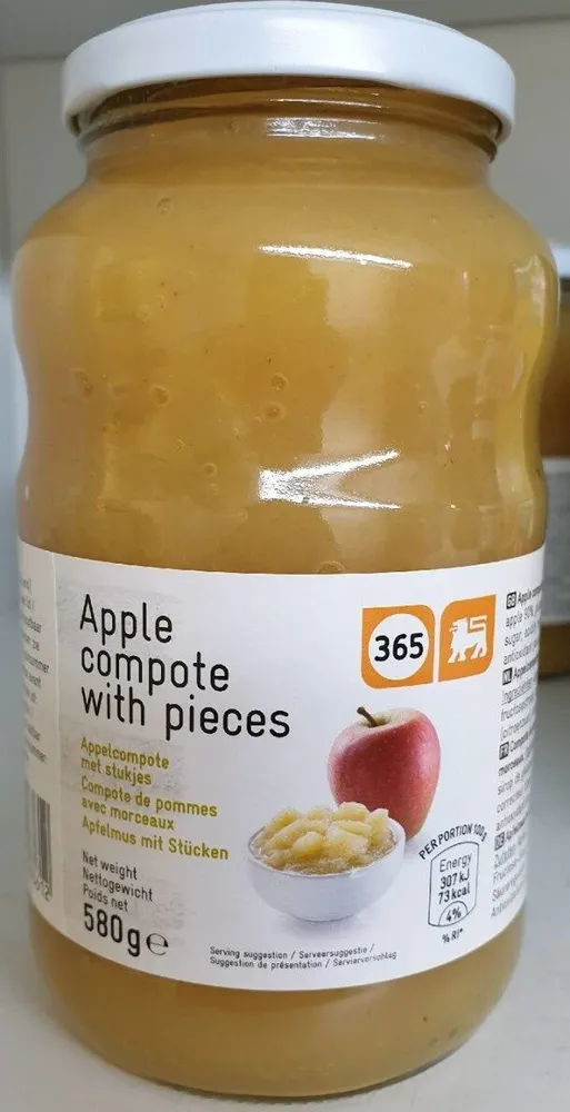 Apple compote with pieces