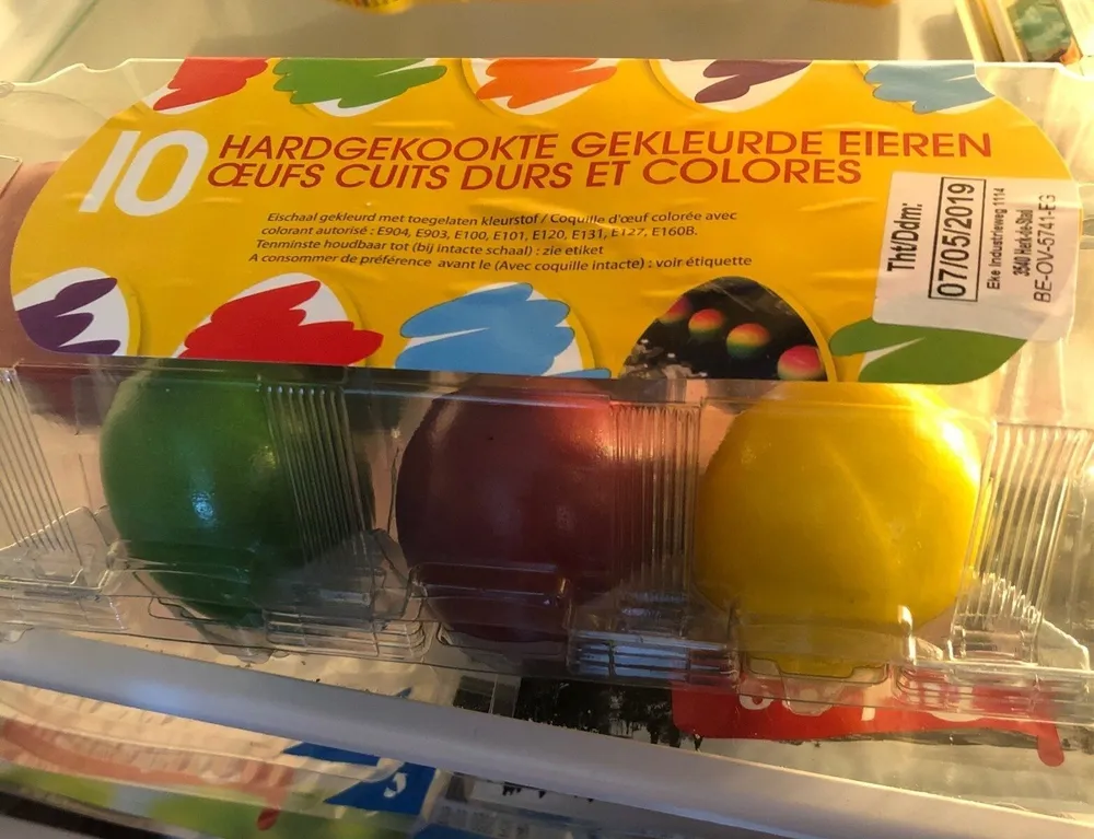Oeufs De Paques Colores Par
