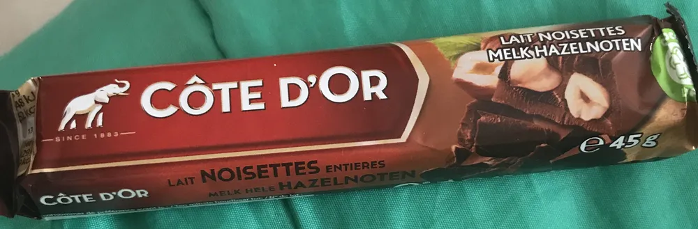 Chocolat au lait extra-fin aux noisettes entières