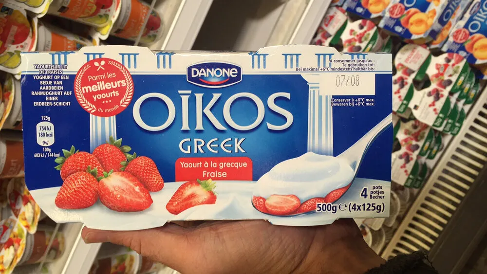 Oîkos Greek Auf einer Erdbeer-Schicht