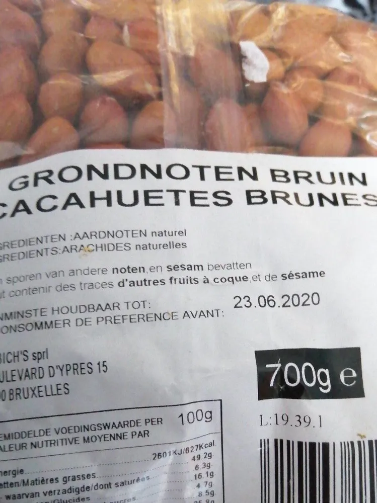 Cacahuetes brunes