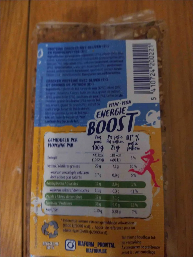 Protein crackers
