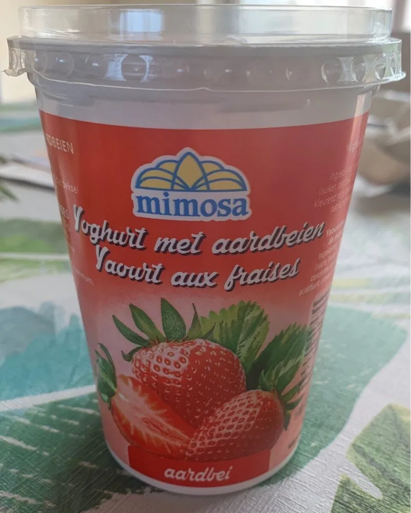 Yoghurt met aardbeien