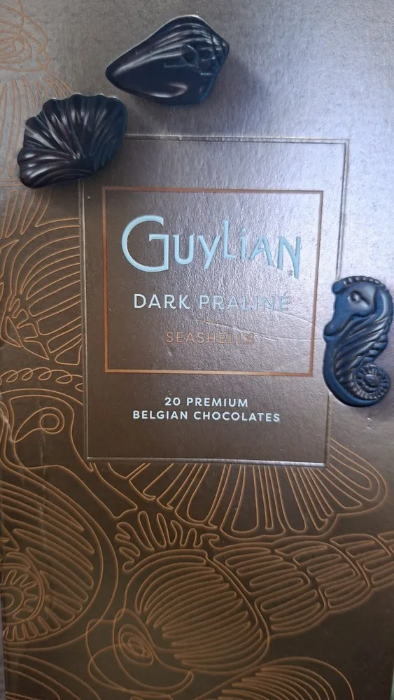Dark praliné Seashells