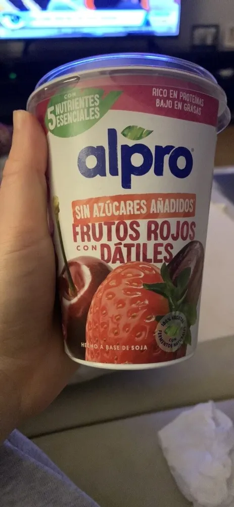 Alpro Fermentiertes Sojaprodukt, rote Früchte mit Datteln, ohne Zuckerzusatz 400g