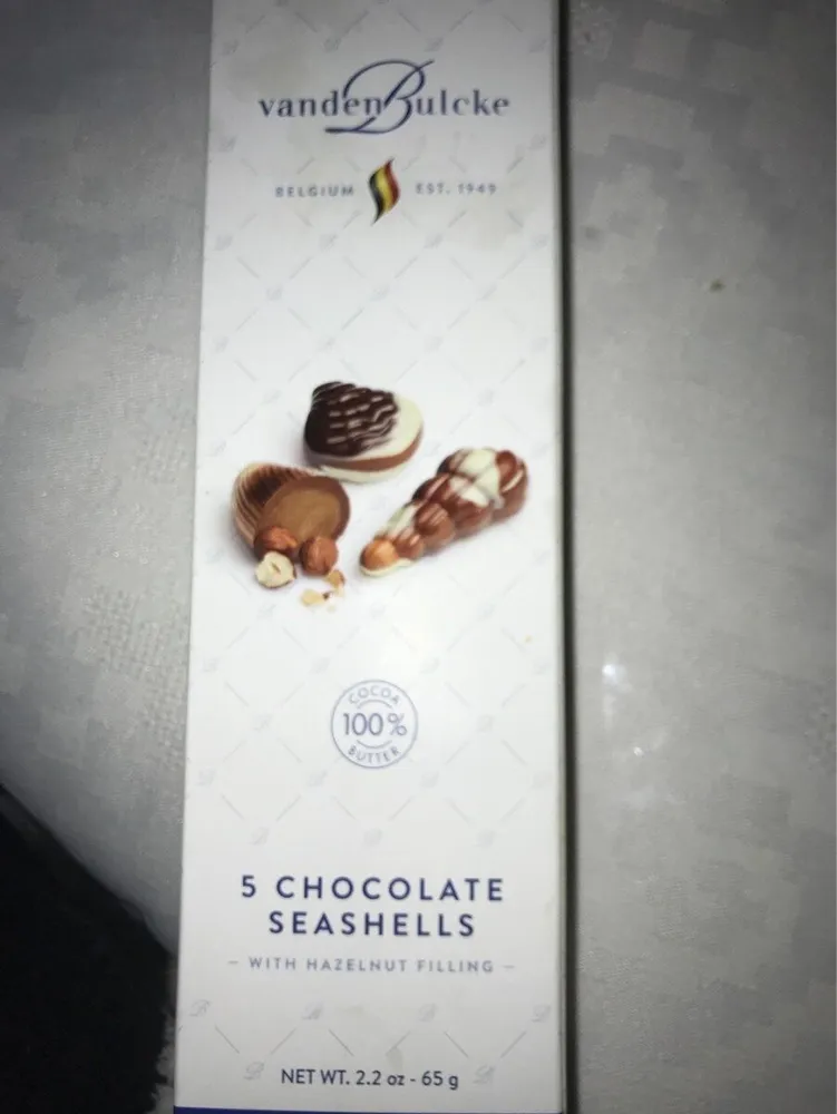 5 chocolate seashells