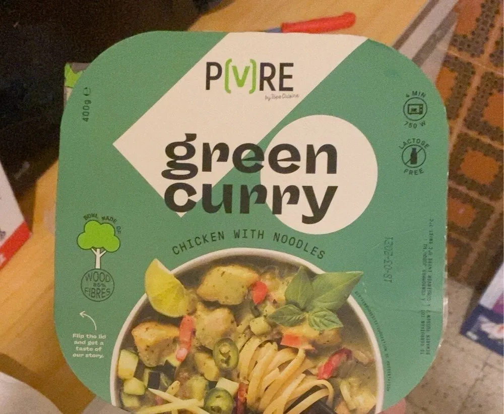 Green curry chicken with noodles