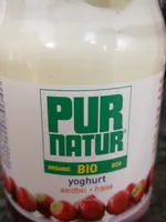 Yogur con una base de fresas ecológico